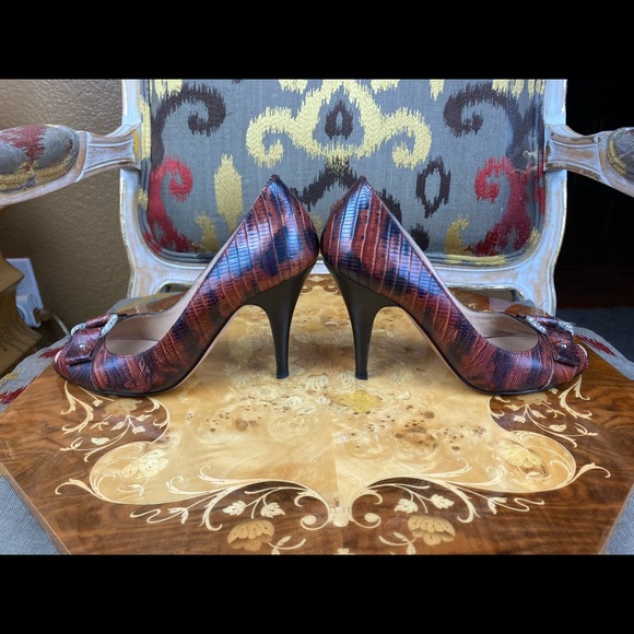 Giuseppe Zanotti Peep Toe Heels with Croc textured leather & crystal ring buckle - Picture 5 of 16